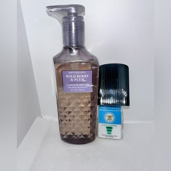 Bath & Body Works Other - Bath and Body Works Wild Berry Plum & Black wallflower plug in